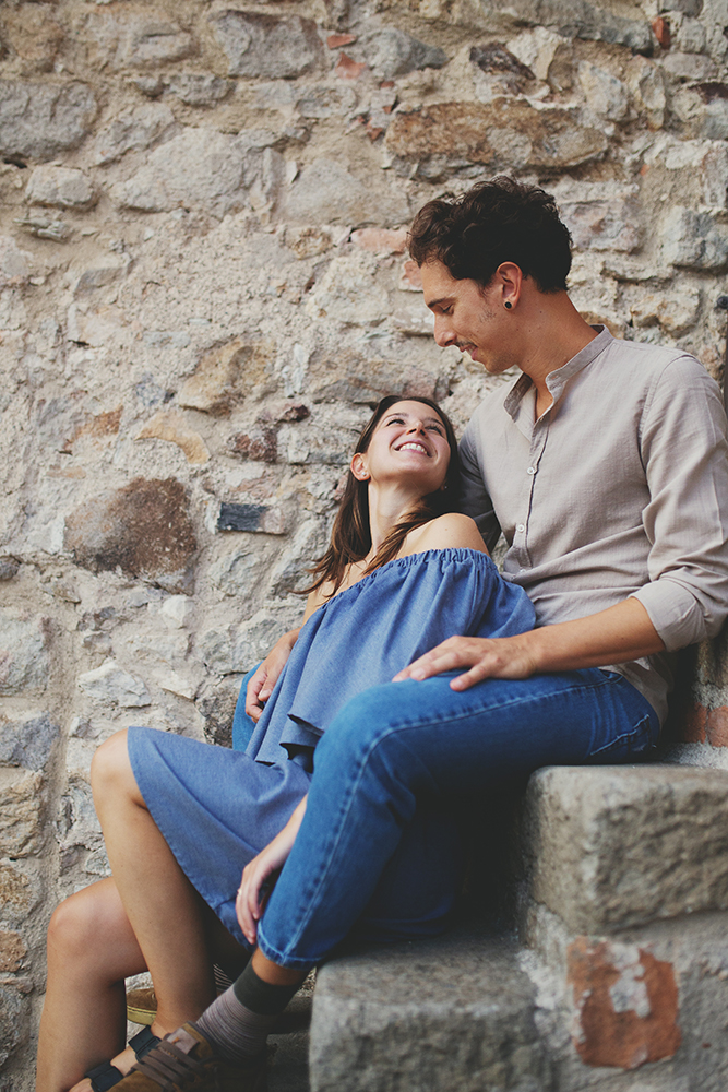 shana fotografa treviso Arquà petrarca è la città perfetta per un servizio fotografico di coppia. è romantica, passeggiare tra le sue vie di ciottoli è un'esperienza, la musica che risuona nelle logge crea un'atmosfera speciale.Scopri anche tu questo servizio fotografico ad Arquà petrarca di Shana Carrara